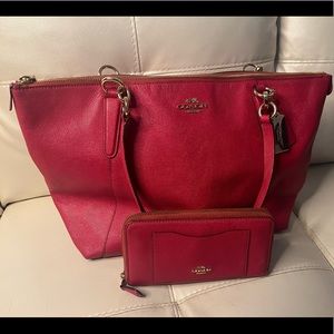 Coach purse and wallet pink/fuchsia